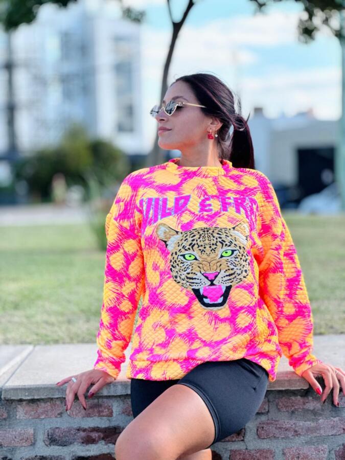 Buzo Over Neon Wild - Imagen 4